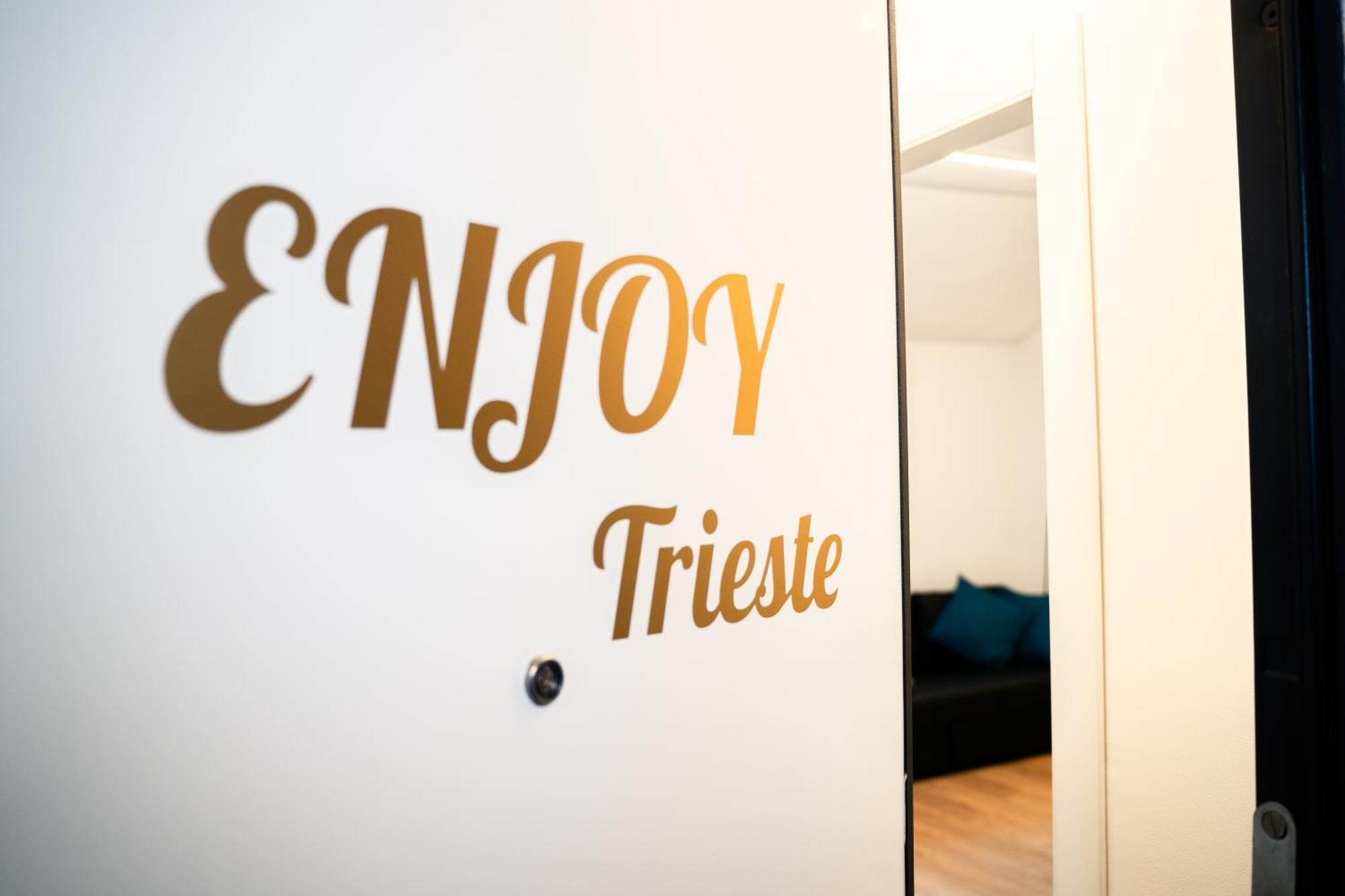 Enjoy Trieste In The City Center Esterno foto